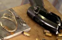 Κοσμήματα φτιαγμένα από μέταλλο…όπλων! (video)