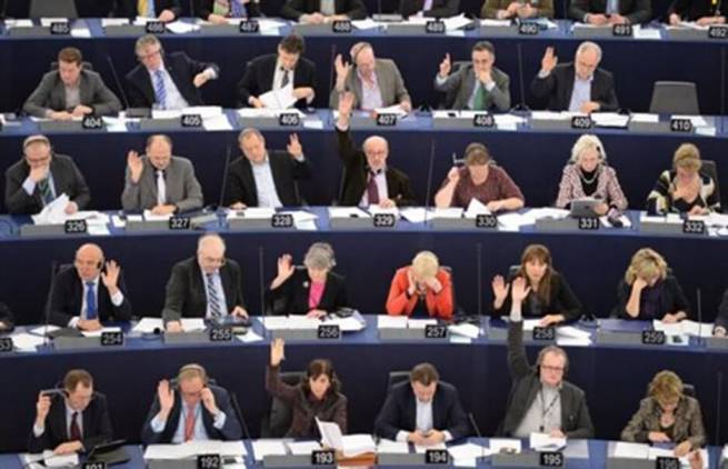 Το Ευρωκοινοβούλιο καταδίκασε την καταστολή κατά των ομοφυλοφίλων