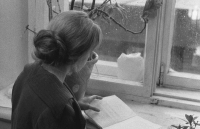 Κατερίνα Αγγελάκη-Ρουκ | Τι δίνει η ποίηση και τι παίρνει