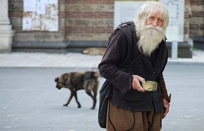 Ο 99χρονος επαίτης που δίνει όσα βγάζει σε φιλανθρωπίες