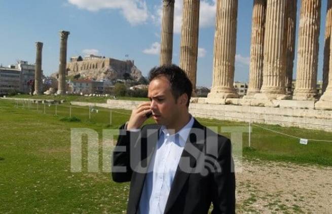 Ο Έλληνας που &quot;διδάσκει&quot; την ελληνική γλώσσα σε όλη τη Γη (video)