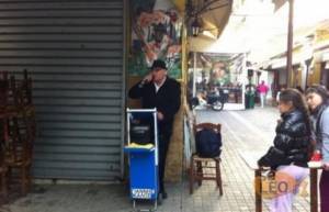 Ξεχάστε τις λατέρνες, έρχεται το καραόκε δρόμου! (video)