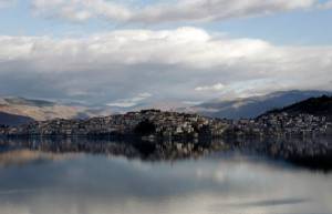 Μαγευτικές εικόνες από τη λίμνη της Καστοριάς