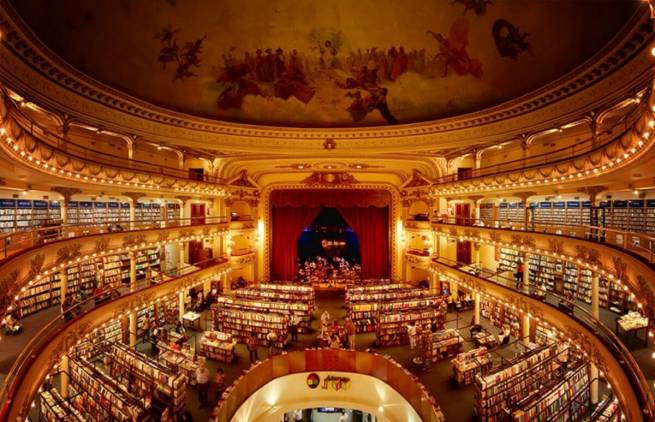 Θέατρο 100 ετών μετατράπηκε σε  εκπληκτικό βιβλιοπωλείο