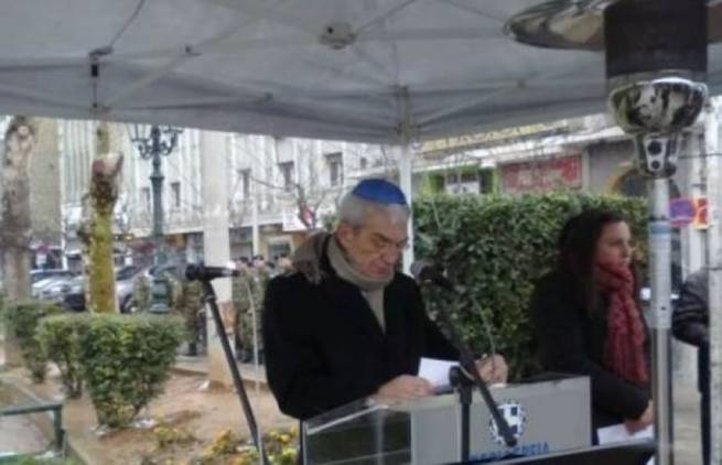 Φορώντας εβραϊκό κιπά ο Μπουτάρης στην εκδήλωση για το Ολοκαύτωμα