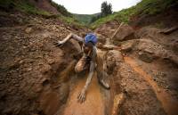 Κάθε κιλό coltan ενός κινητού κοστίζει 2 ζωές παιδιών