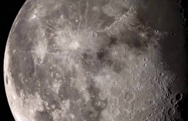 Μια βόλτα στο φεγγάρι με τη NASA! (video)
