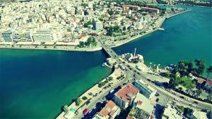 Η θάλασσα της Χαλκίδας αλλάζει κατεύθυνση... από ψηλά (video)