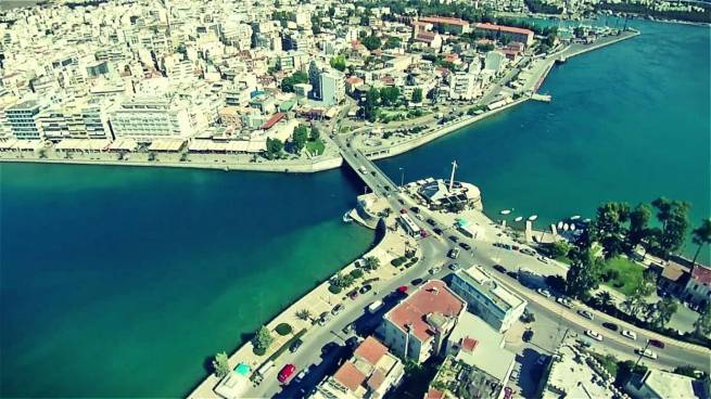 Η θάλασσα της Χαλκίδας αλλάζει κατεύθυνση... από ψηλά (video)