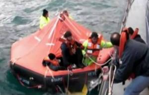 Διάσωση Τούρκων ναυαγών στη Μύκονο: Οι ναυτικοί δεν ήξεραν κολύμπι (video)