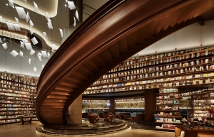 Ένα συναρπαστικό βιβλιοπωλείο κόβει την ανάσα με τον σχεδιασμό του