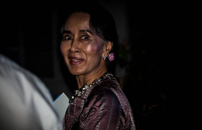 Aung San Suu Kyi, φωτογραφίζοντας μια άλλη όψη