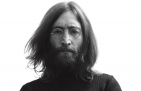 John Lennon: «Μας έκαναν να πιστέψουμε πως η αληθινή αγάπη, η δυνατή, συμβαίνει μόνο μια φορά...»