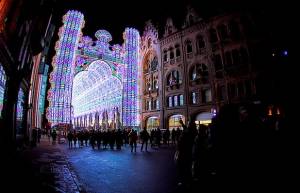 Ένας καθεδρικός ναός με 55.000 LED (video)