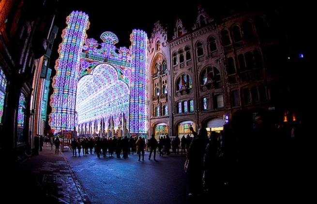 Ένας καθεδρικός ναός με 55.000 LED (video)