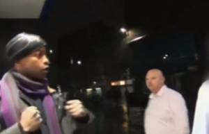 Φασίστες προσπαθούν να χτυπήσουν έναν μαύρο αλλά...(video)