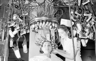 Helena Rubinstein Beauty School - 1940