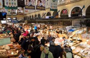 Ξόδεψαν 20.000 ευρώ στη Βαρβάκειο βοηθώντας άπορους (video)