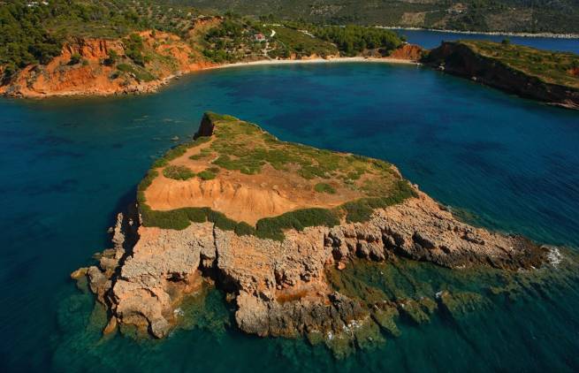 Κοκκινόκαστρο: Η παραλία των 5 χρωμάτων
