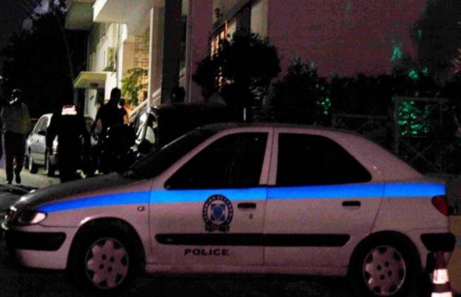 Έσκαβαν να βρουν... θησαυρό στην αυλή εκκλησίας