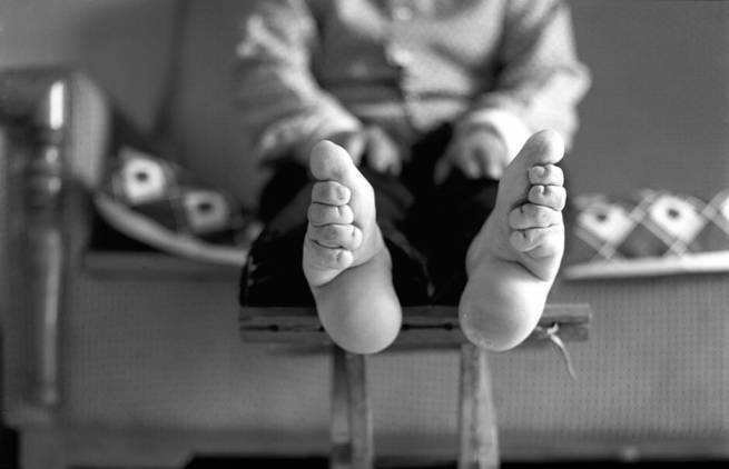 Φωτογραφίζοντας τις τελευταίες Κινέζες με «πόδια λωτού»