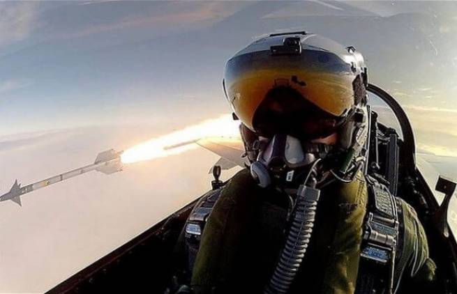 Απίστευτη φωτογραφία μεσα από F-16!