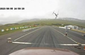 Βίντεο-Σοκ: Συντριβή αεροσκάφους on camera (video)