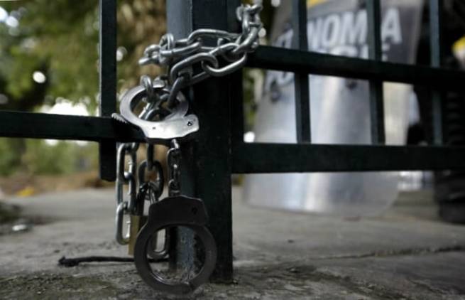 4.500 ευρώ αμοιβή στον κλειδαρά που θα ανοίξει την πόρτα της ΕΡΤ