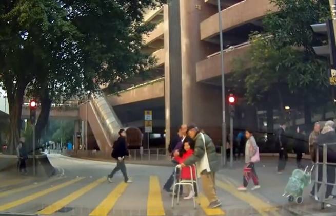 Βοηθώντας γίνεσαι καλύτερος, δυνατότερος (video)