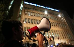 Απειλές για εισβολή στο Πολυτεχνείο, αν εκπέμψει η ΕΡΤ