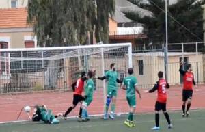 Ποδοσφαιριστής και... τζέντλεμαν! (video)