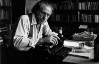 Bukowski: «Η ευφυΐα θα ήταν η δυνατότητα να λες κάτι βαθύ με πολύ απλά λόγια...»