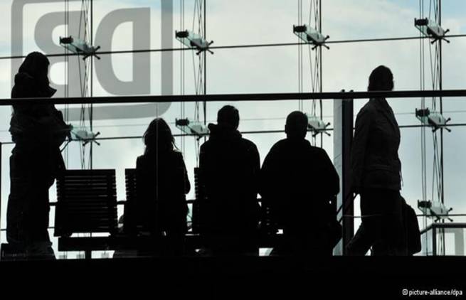 Deutsche Welle: Κρούσματα εκμετάλλευσης Ελλήνων από Έλληνες