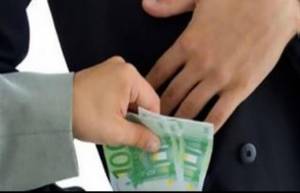 Καθηγητής ζητούσε χρήματα για καλύτερους βαθμούς